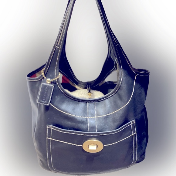 Coach Handbags - VTG Coach Hobo Bag Black